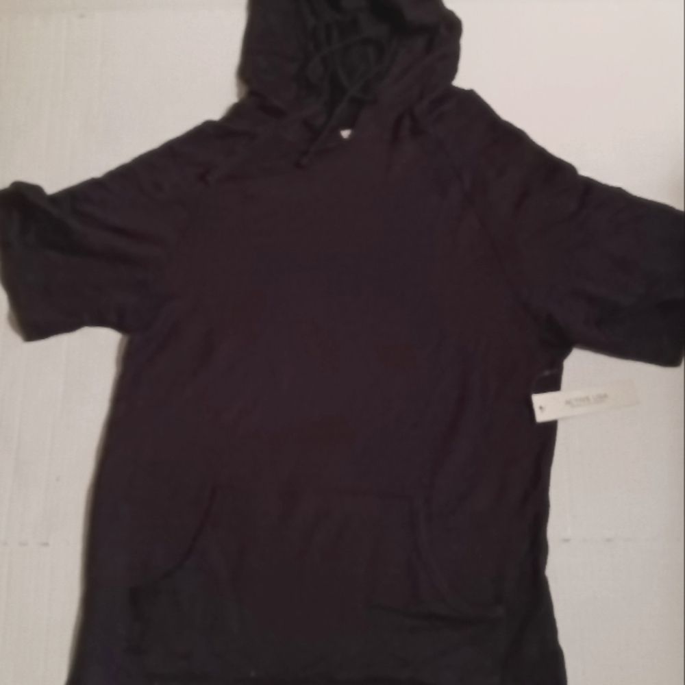 Active black hoodie with pockets. Good for working out. BNWT.